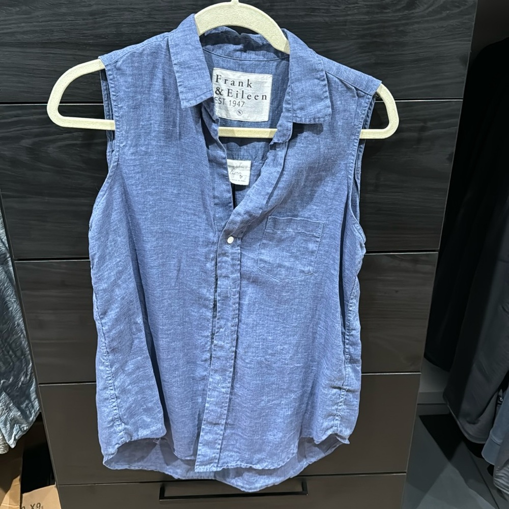 Sleeveless linen Frank & Eileen button down